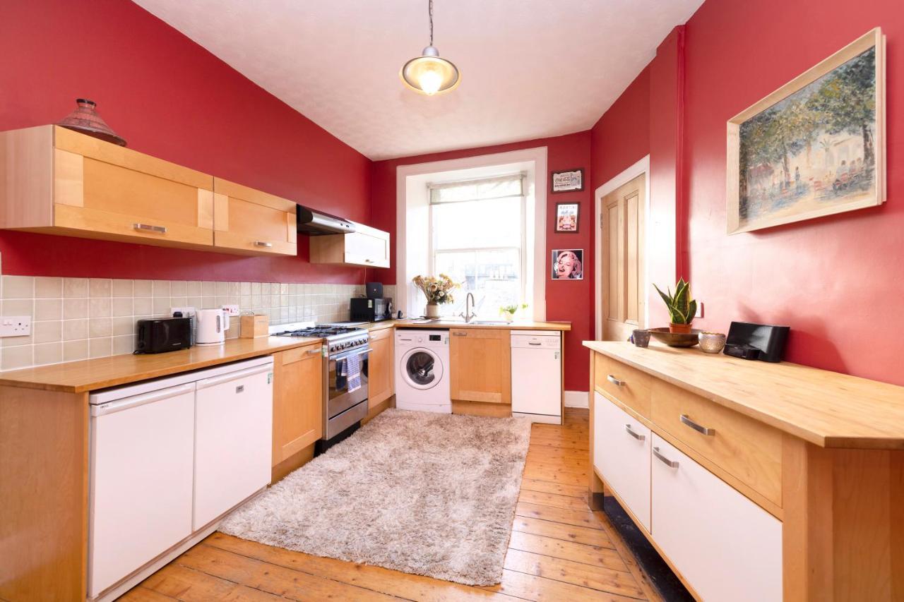 אדינבורו Joivy Old Town 1-Bed Apartment With Stunning Views מראה חיצוני תמונה
