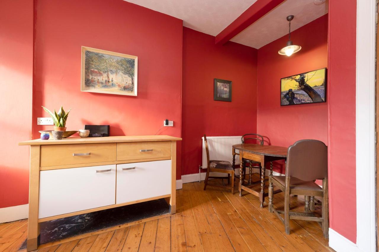 אדינבורו Joivy Old Town 1-Bed Apartment With Stunning Views מראה חיצוני תמונה