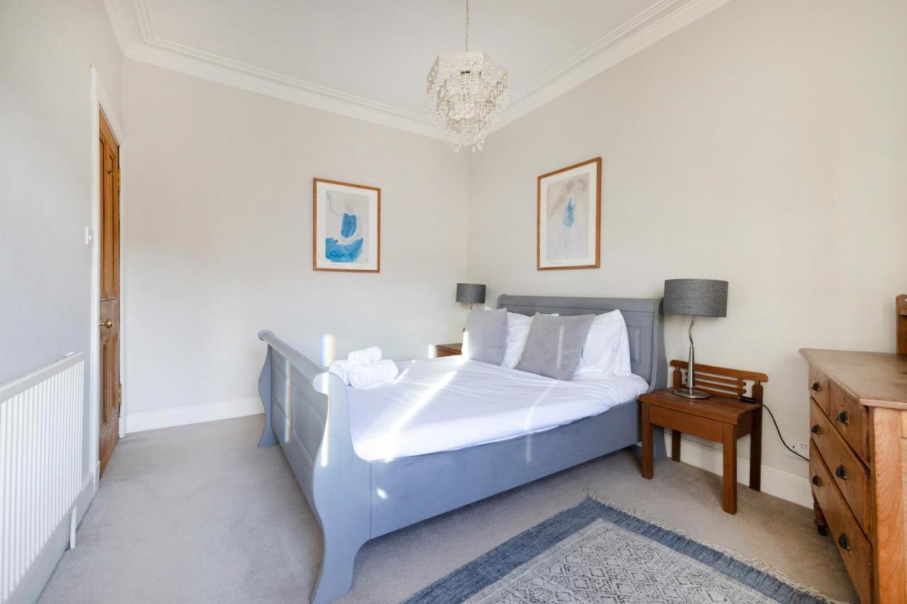 אדינבורו Joivy Old Town 1-Bed Apartment With Stunning Views מראה חיצוני תמונה
